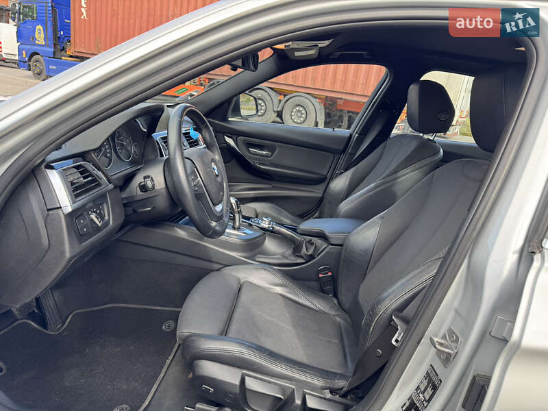 Седан BMW 3 Series 2017 в Хмельницком