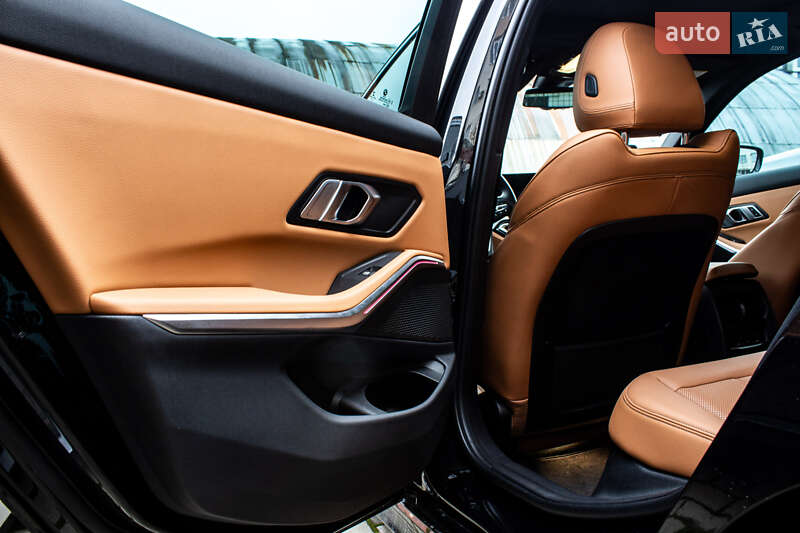 Седан BMW 3 Series 2022 в Львові