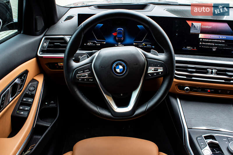Седан BMW 3 Series 2022 в Львові