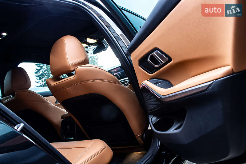 Седан BMW 3 Series 2022 в Львові