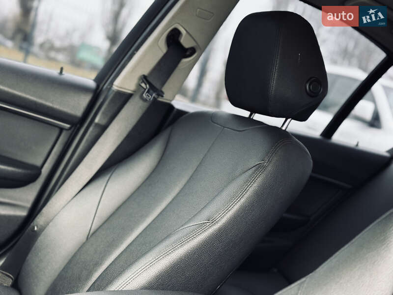 Седан BMW 3 Series 2015 в Кременчуге