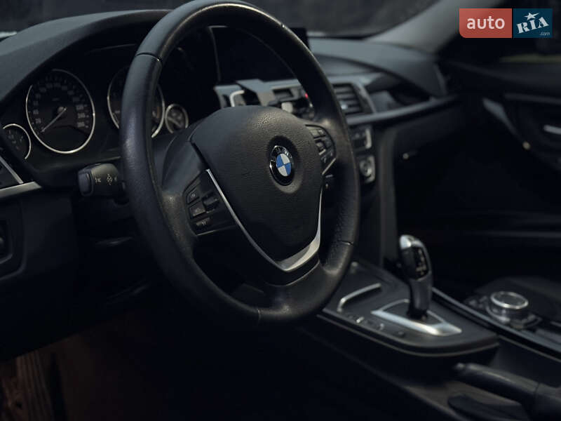 Седан BMW 3 Series 2016 в Новояворовске