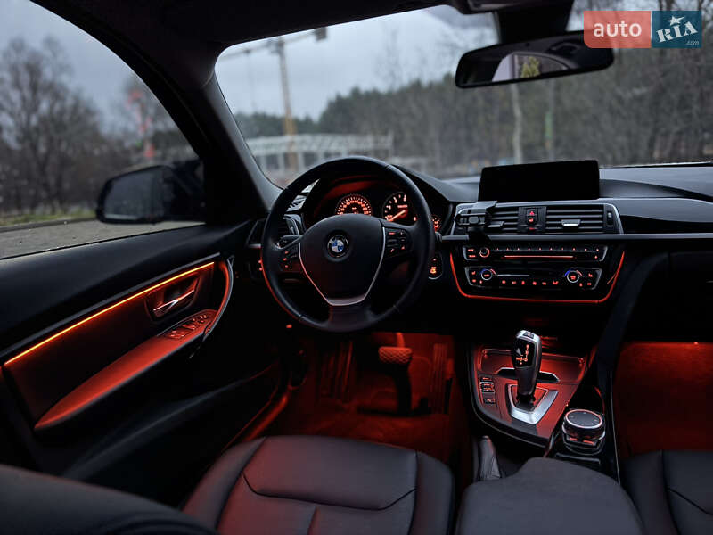 Седан BMW 3 Series 2016 в Новояворовске