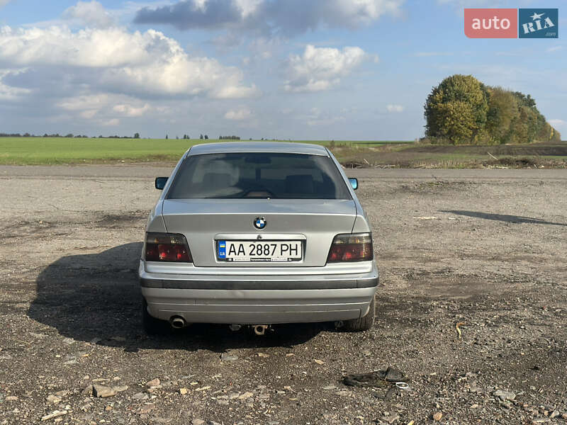 Седан BMW 3 Series 1997 в Сквире
