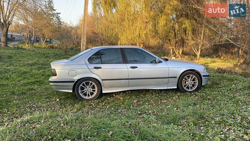 Седан BMW 3 Series 1997 в Сквире