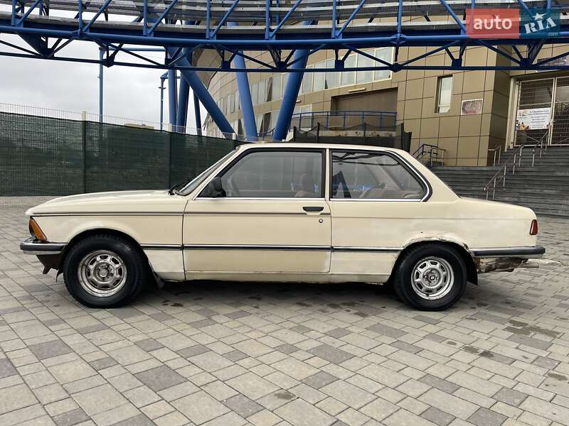 Седан BMW 3 Series 1983 в Харькове