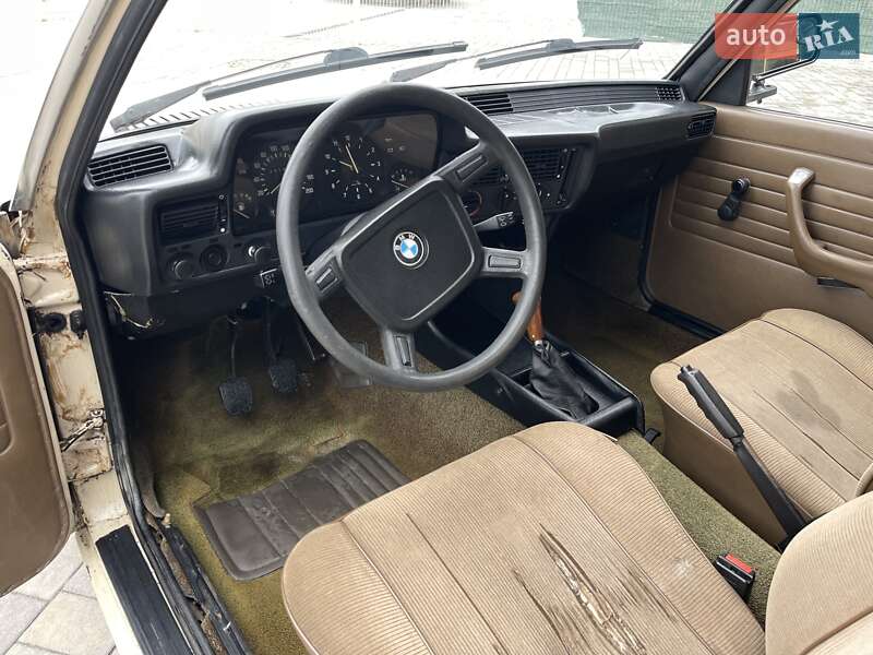 Седан BMW 3 Series 1983 в Харькове