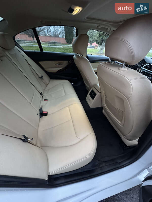 Седан BMW 3 Series 2017 в Хмельнике