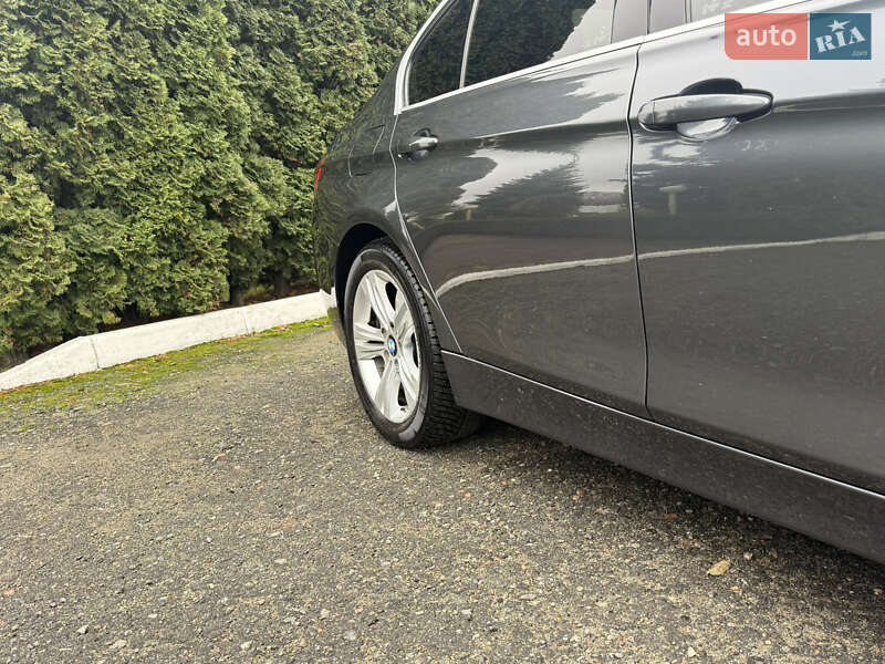 Седан BMW 3 Series 2016 в Києві