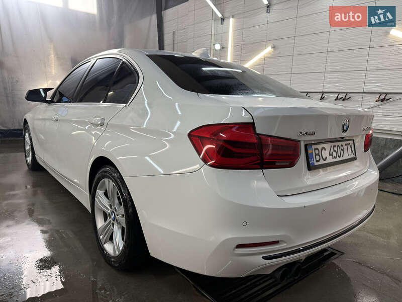 Седан BMW 3 Series 2017 в Новояворовске