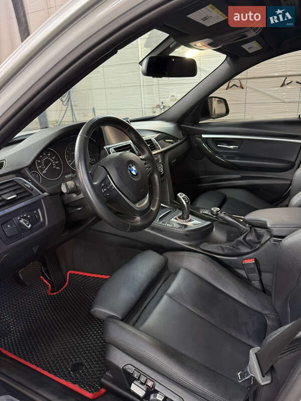 Седан BMW 3 Series 2017 в Новояворовске