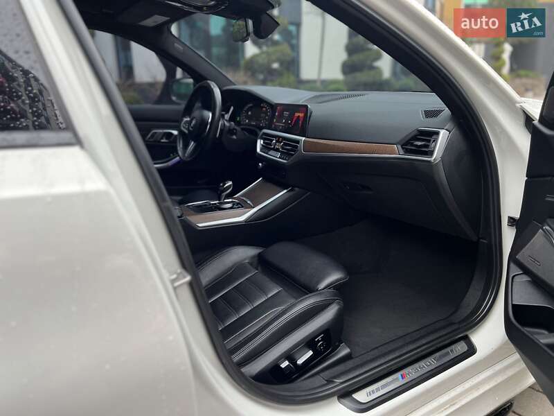 Седан BMW 3 Series 2019 в Киеве