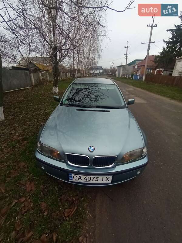 Седан BMW 3 Series 2004 в Новоархангельске