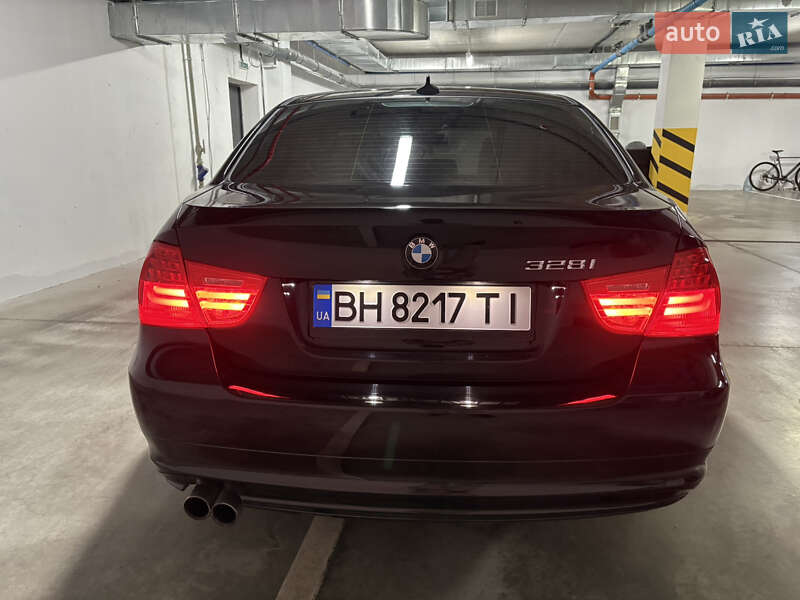 Седан BMW 3 Series 2011 в Николаеве