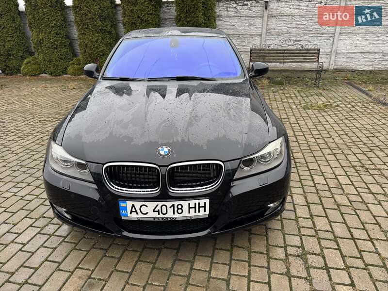 Седан BMW 3 Series 2010 в Нововолинську