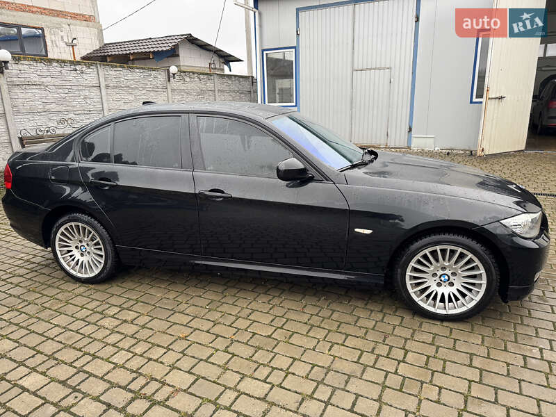 Седан BMW 3 Series 2010 в Нововолинську