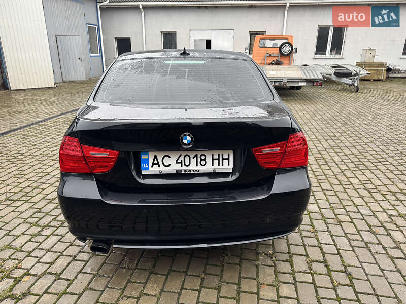 Седан BMW 3 Series 2010 в Нововолинську