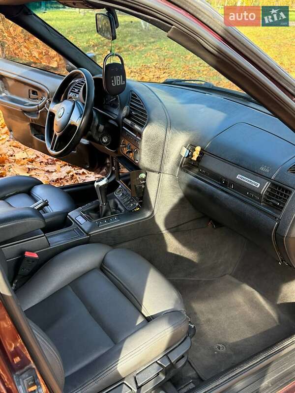 Седан BMW 3 Series 1993 в Ровно