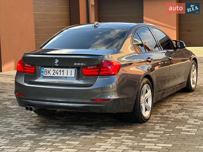 Седан BMW 3 Series 2012 в Марганце