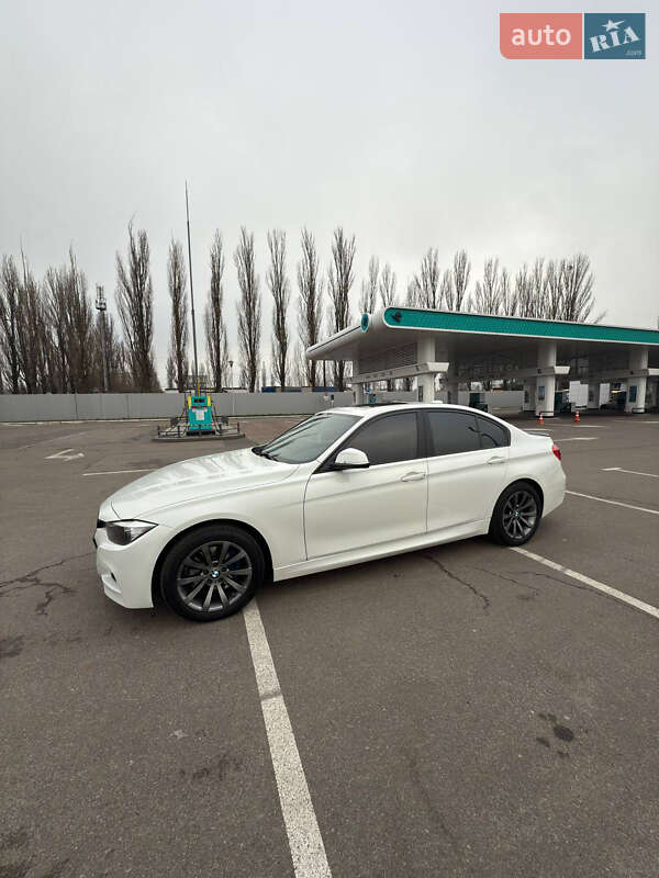 Седан BMW 3 Series 2016 в Киеве
