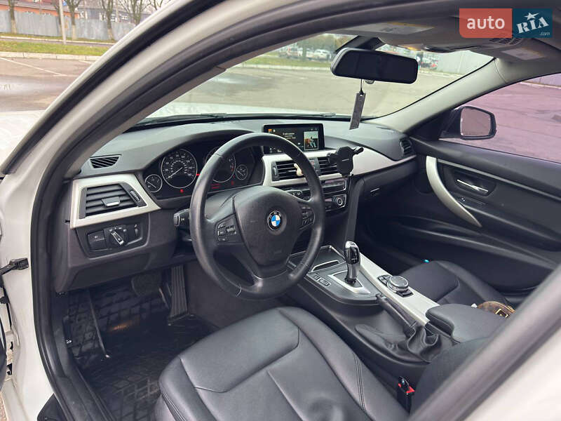 Седан BMW 3 Series 2016 в Киеве
