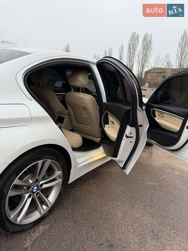 Седан BMW 3 Series 2017 в Кам'янському