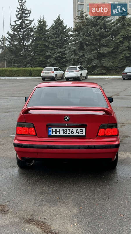 Седан BMW 3 Series 1992 в Черноморске