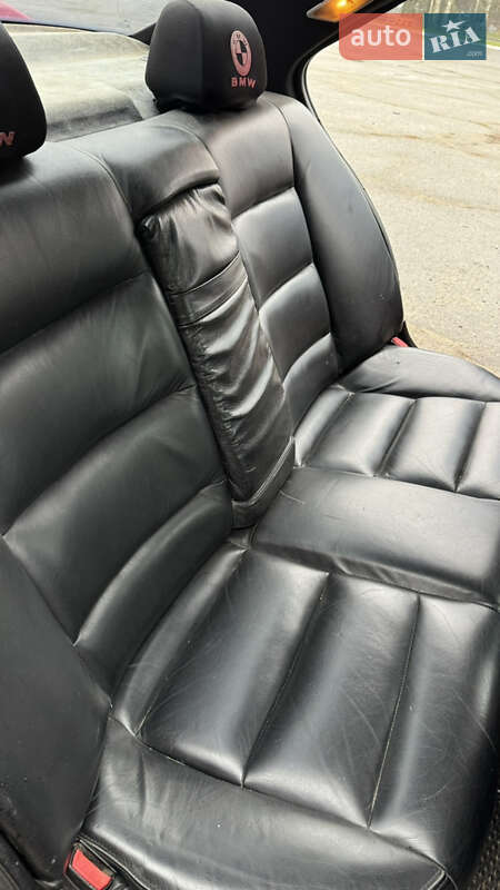 Седан BMW 3 Series 1992 в Черноморске