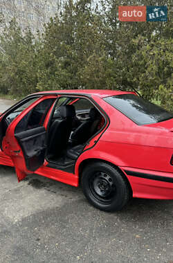 Седан BMW 3 Series 1992 в Черноморске