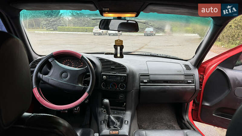 Седан BMW 3 Series 1992 в Черноморске