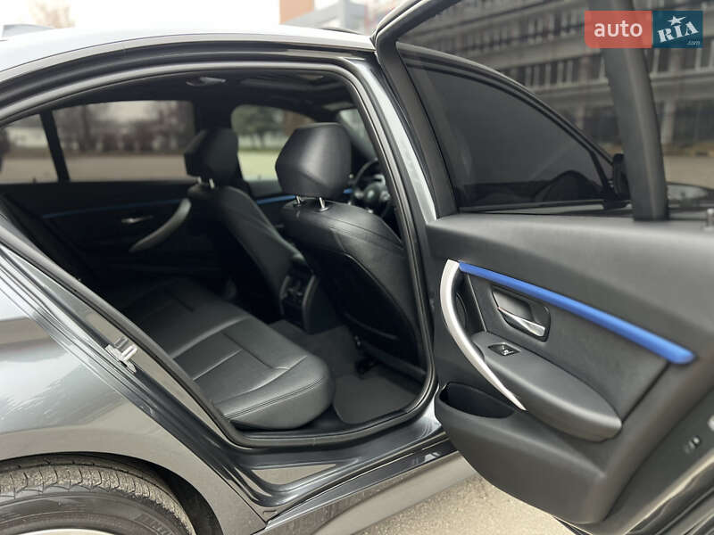 Седан BMW 3 Series 2018 в Киеве