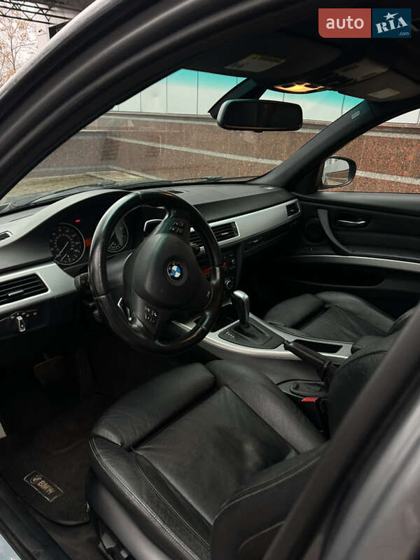 Седан BMW 3 Series 2010 в Черкасах