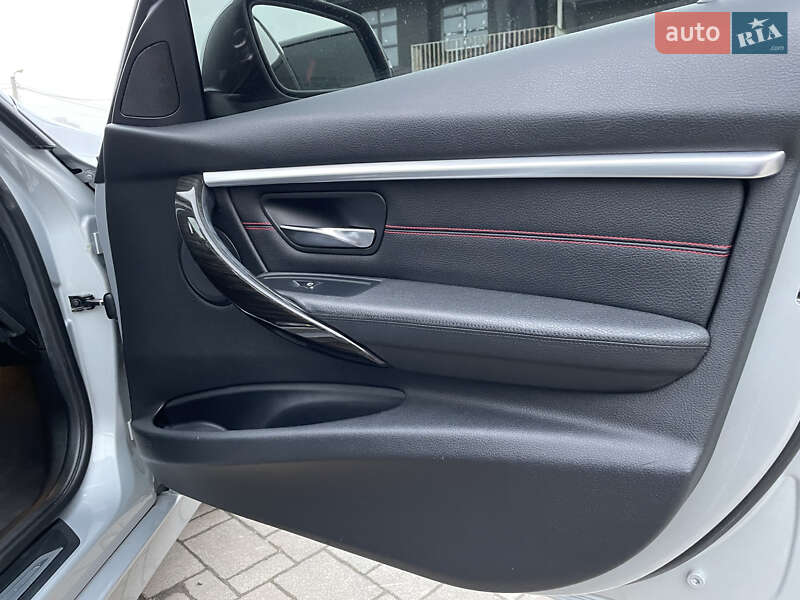 Седан BMW 3 Series 2015 в Львові