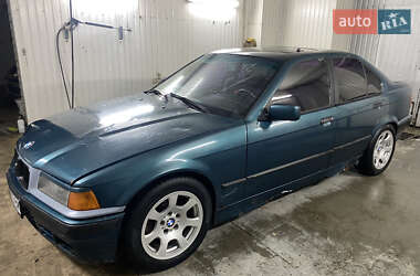 Седан BMW 3 Series 1995 в Острозі