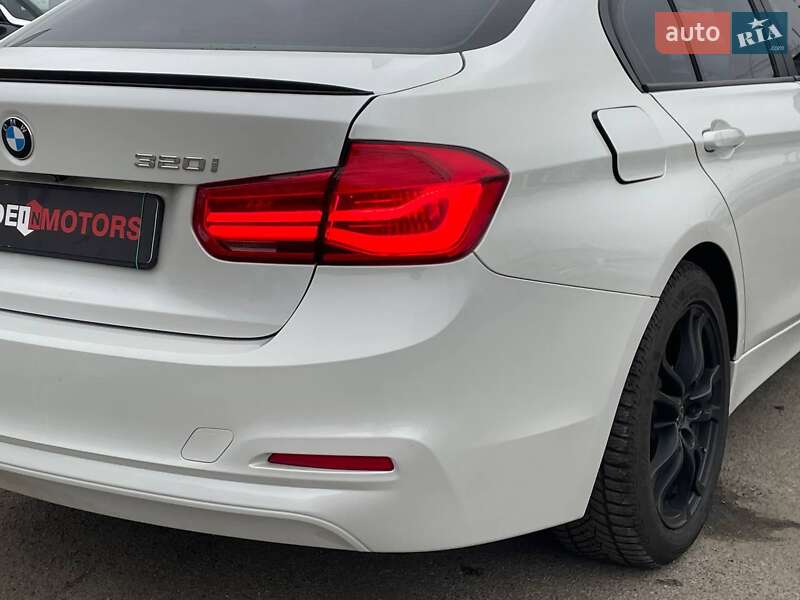 Седан BMW 3 Series 2017 в Киеве