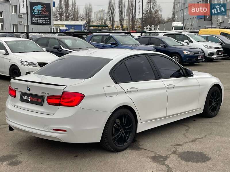 Седан BMW 3 Series 2017 в Киеве