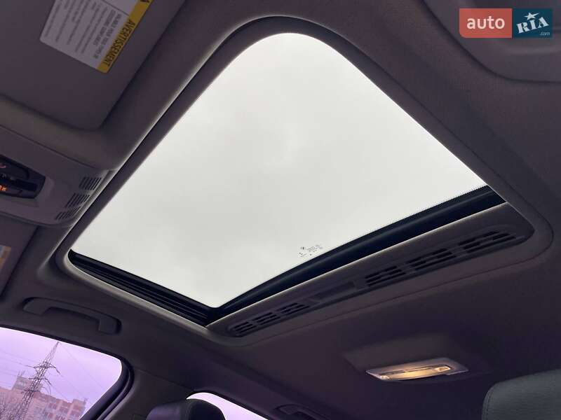 Седан BMW 3 Series 2017 в Киеве