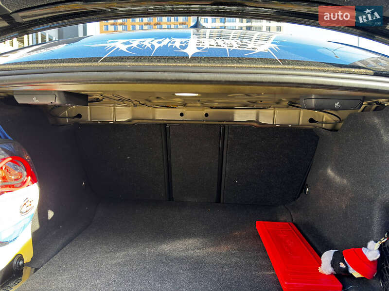 Седан BMW 3 Series 2019 в Киеве