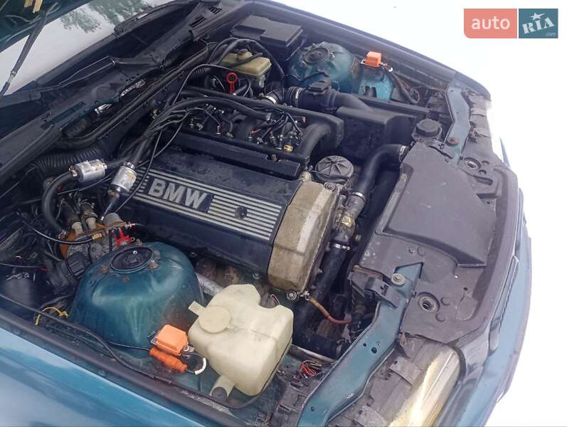 Седан BMW 3 Series 1993 в Горенці