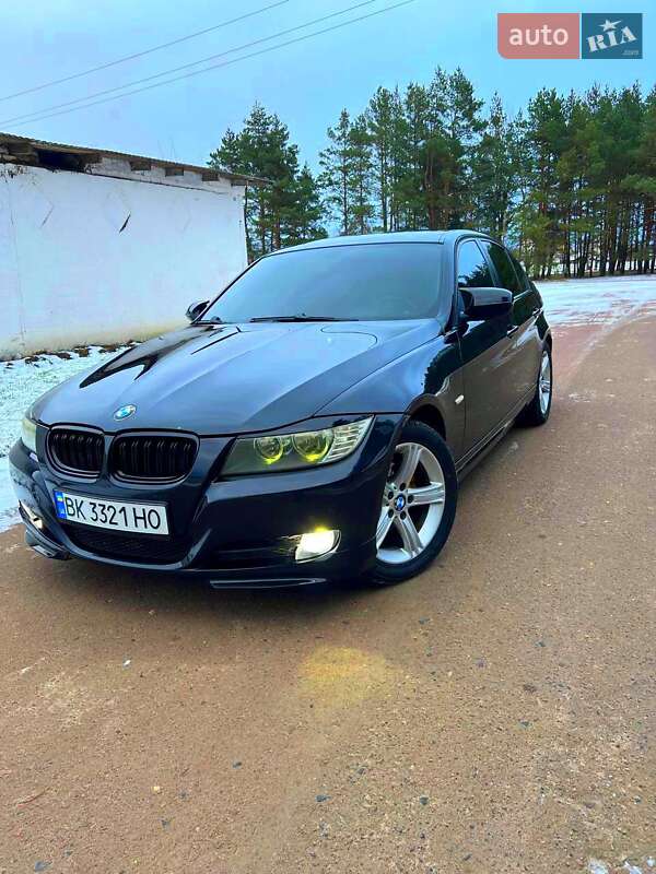 Седан BMW 3 Series 2009 в Сарнах