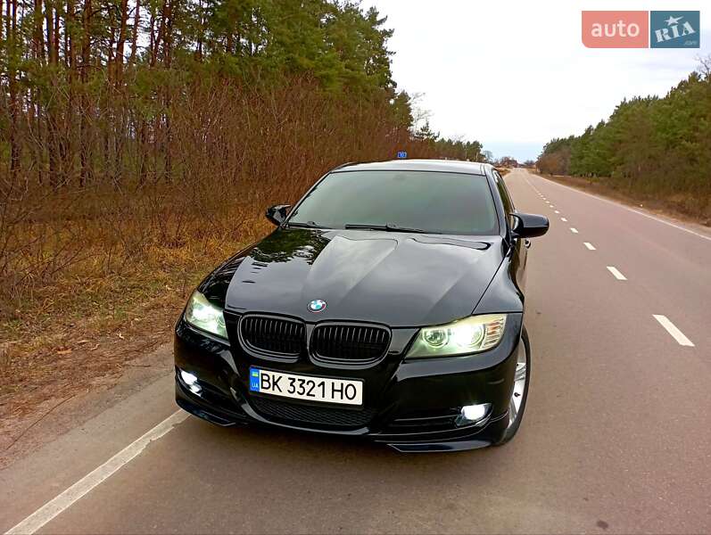 Седан BMW 3 Series 2009 в Сарнах