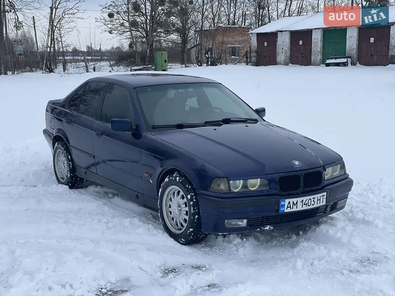 Седан BMW 3 Series 1996 в Емильчине