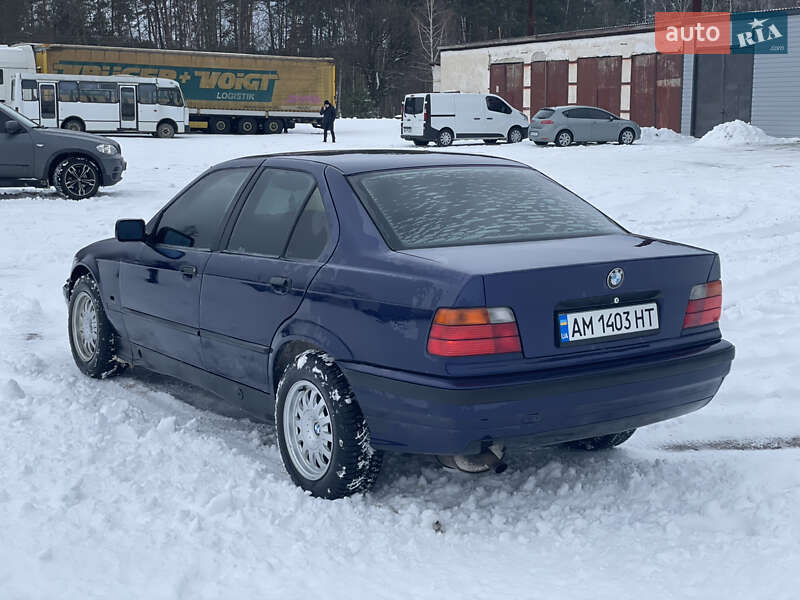 Седан BMW 3 Series 1996 в Емильчине