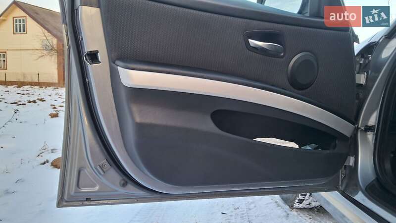 Седан BMW 3 Series 2009 в Черновцах