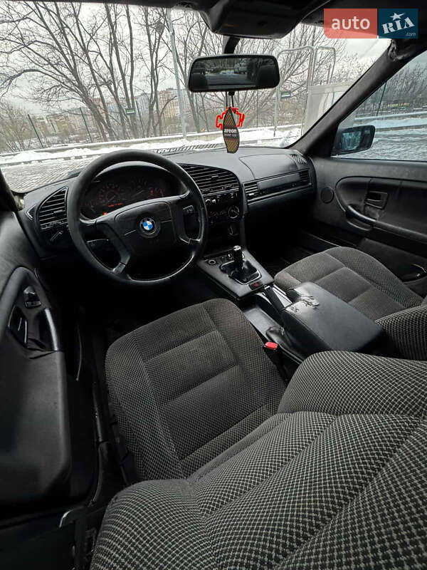 Седан BMW 3 Series 1996 в Києві