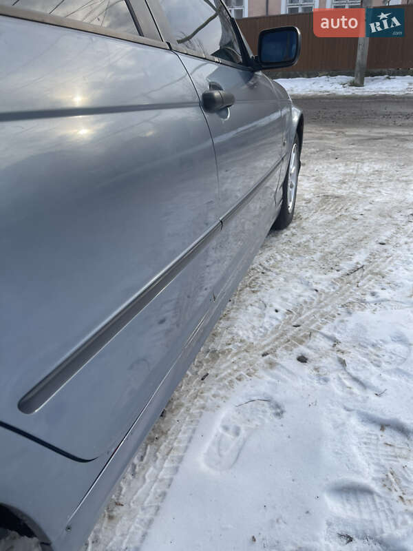 Універсал BMW 3 Series 2000 в Чернівцях