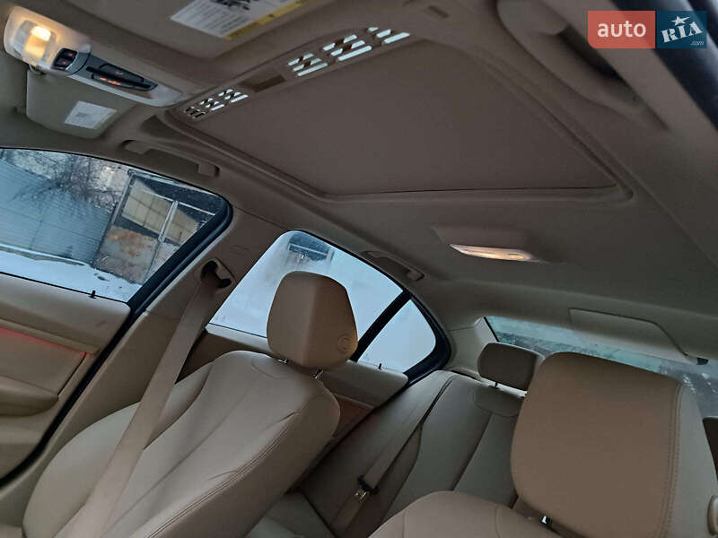 Седан BMW 3 Series 2015 в Харкові
