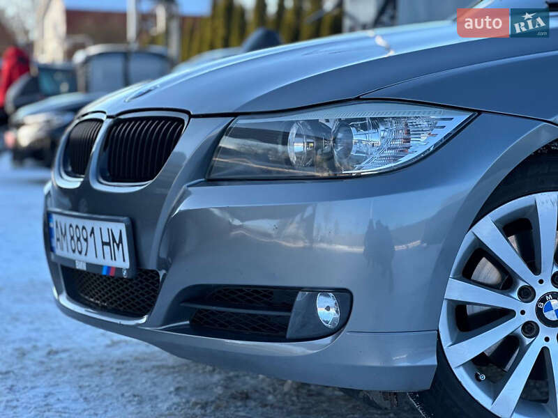 Седан BMW 3 Series 2010 в Коростені