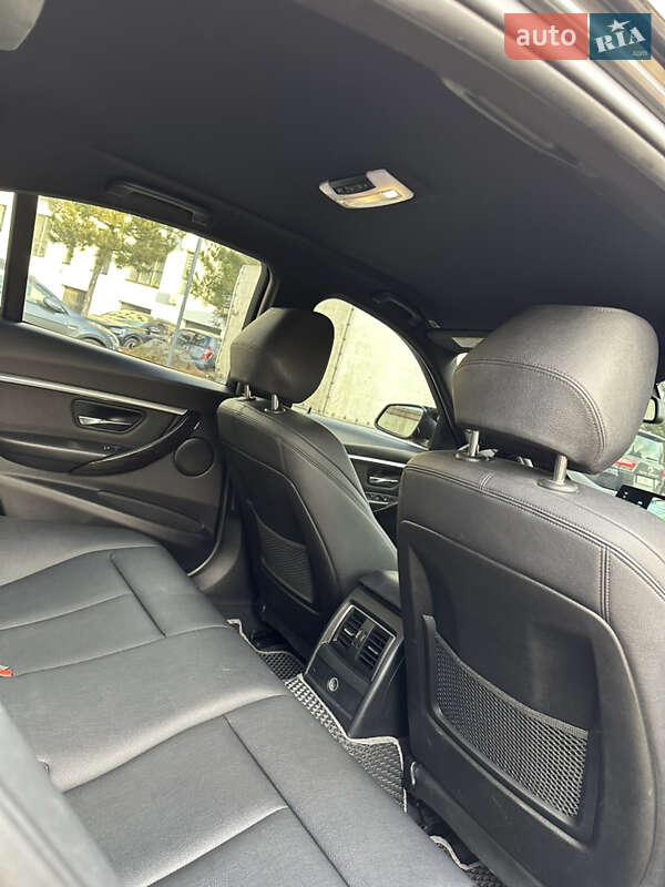 Седан BMW 3 Series 2017 в Ужгороді