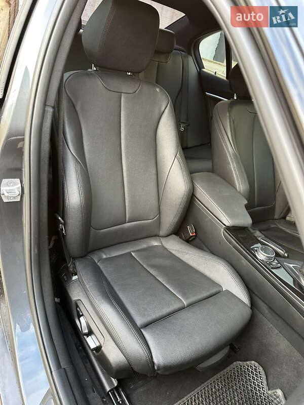 Седан BMW 3 Series 2017 в Ужгороді